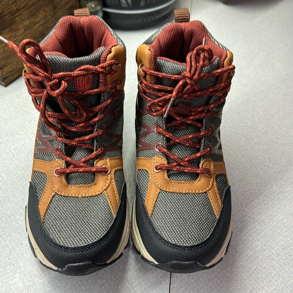 NWOT Outdoor life boots, size 6